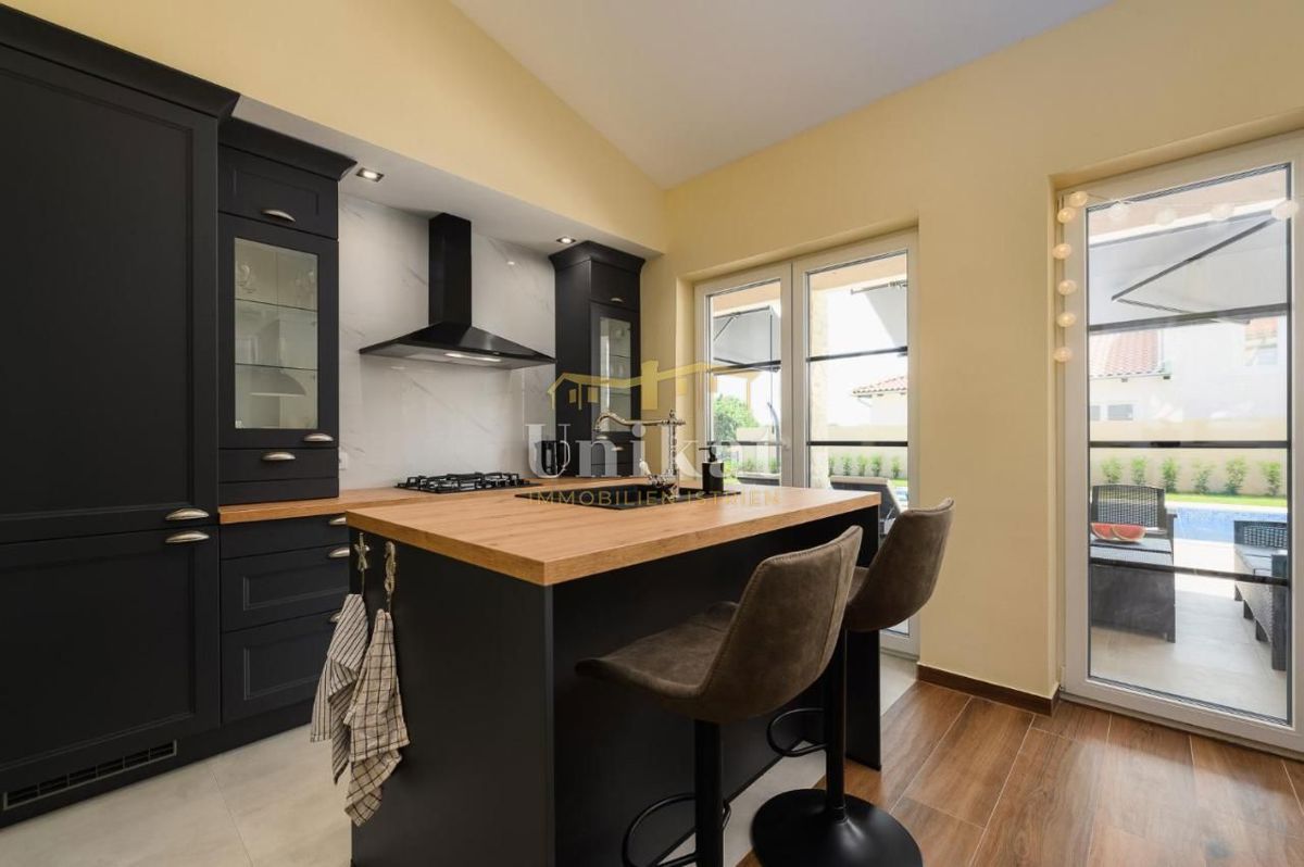 Villa con due unità abitative - vista mare